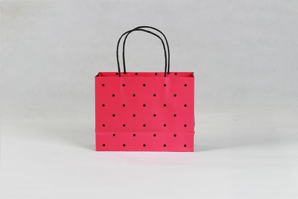 玫紅黑點(diǎn)時(shí)尚銅版禮品紙袋定制 玫紅黑點(diǎn)時(shí)尚銅版禮品紙袋定制