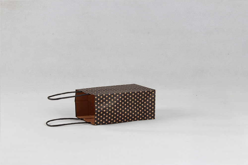 咖啡圓點(diǎn)時(shí)尚化妝品牛皮紙袋定制 咖啡圓點(diǎn)時(shí)尚化妝品牛皮紙袋定制