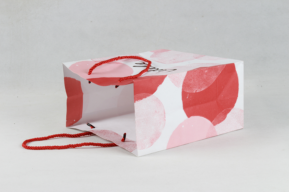 唯美藝術(shù)風(fēng)格打包牛皮紙袋定制 唯美藝術(shù)風(fēng)格打包牛皮紙袋定制