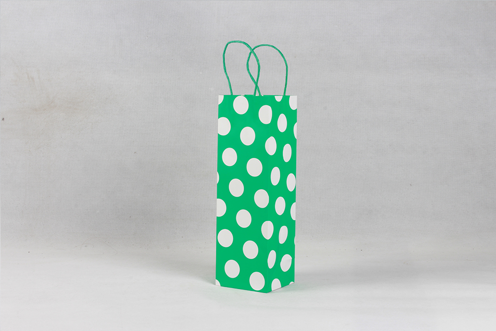綠底白點(diǎn)時(shí)尚禮品牛皮紙袋 綠底白點(diǎn)時(shí)尚禮品牛皮紙袋